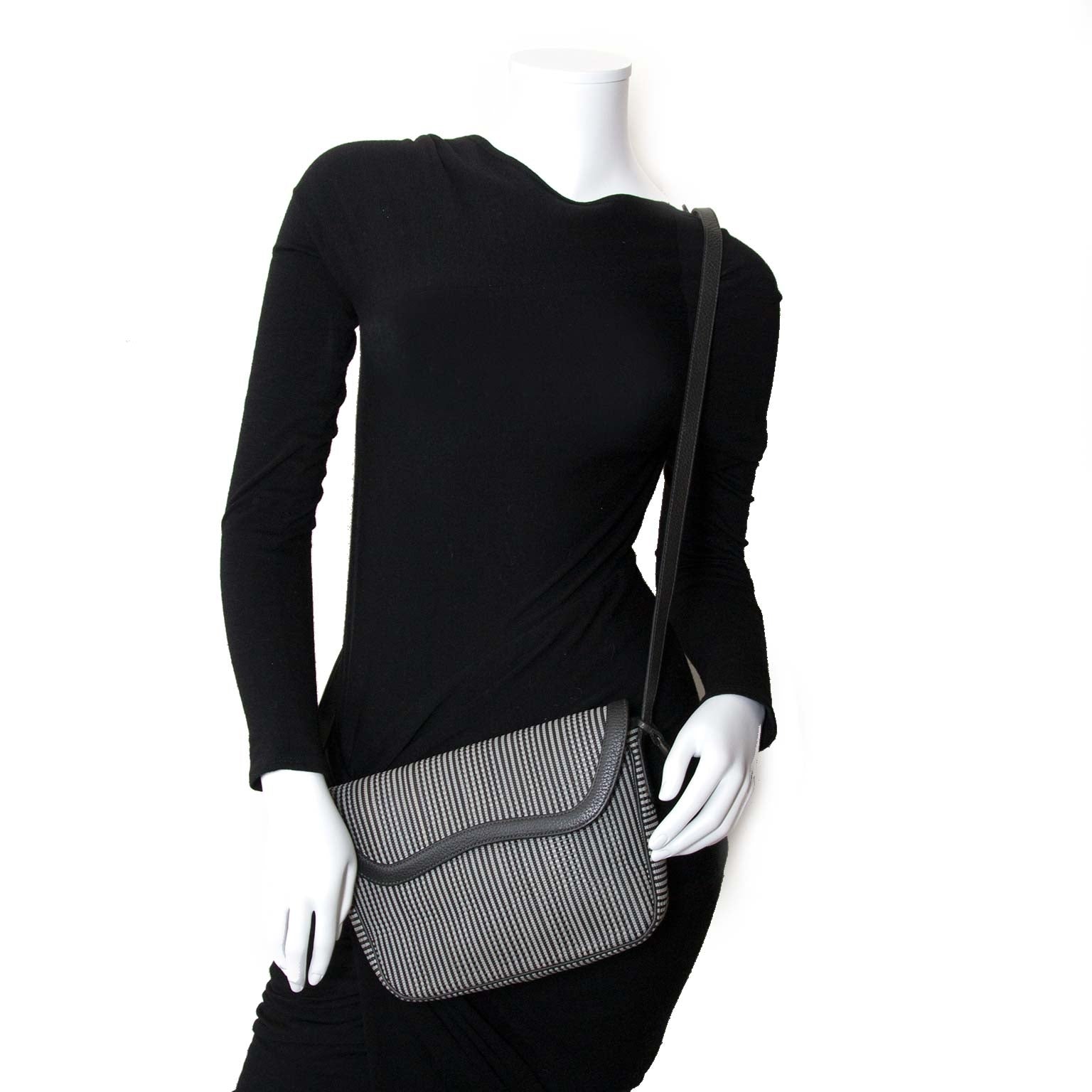 koop Delvaux Grey Toile De Cuir Cross Body Bag en betaal veilig online bij labellov.com