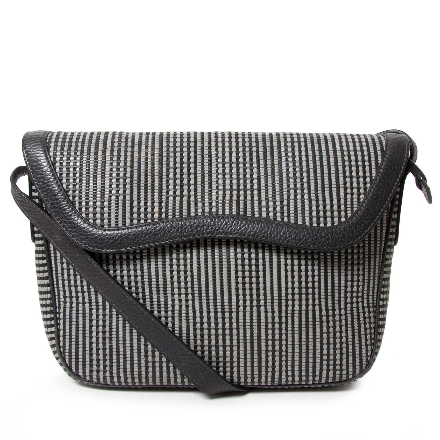koop Delvaux Grey Toile De Cuir Cross Body Bag bij labellov aan de beste prijs