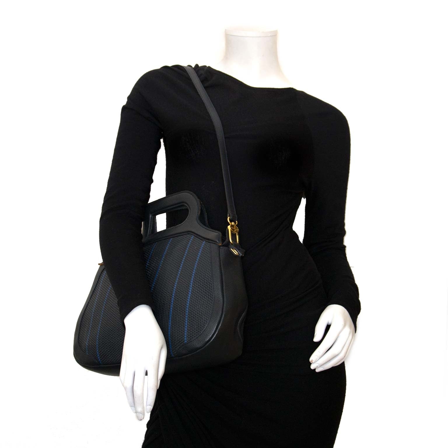 skip the waitinglist shop your Delvaux Blue Toile De Cuir Bucket Bag safe online