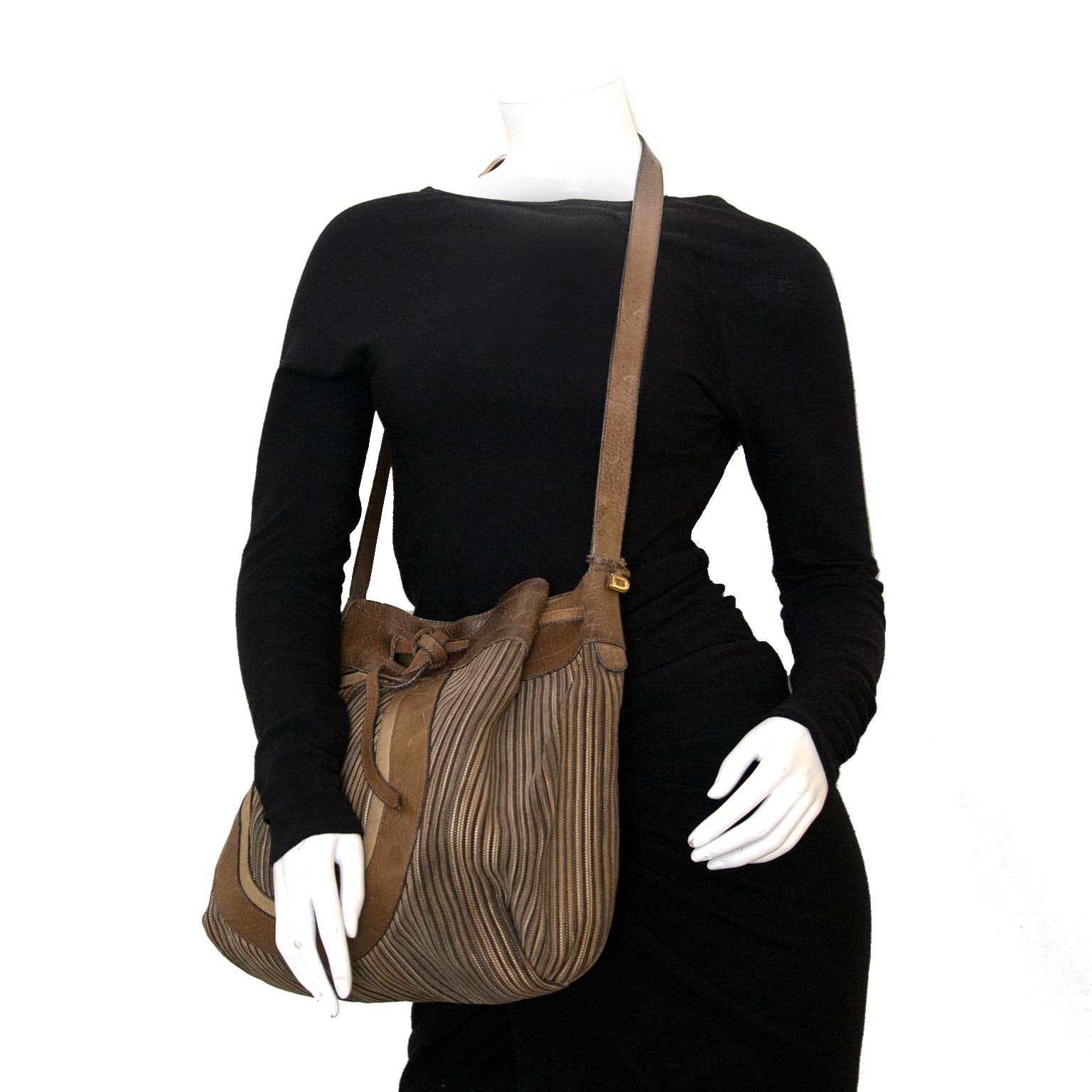 Koop authentieke Delvaux tassen nu bij Labellov vintage mode fashion webshop België