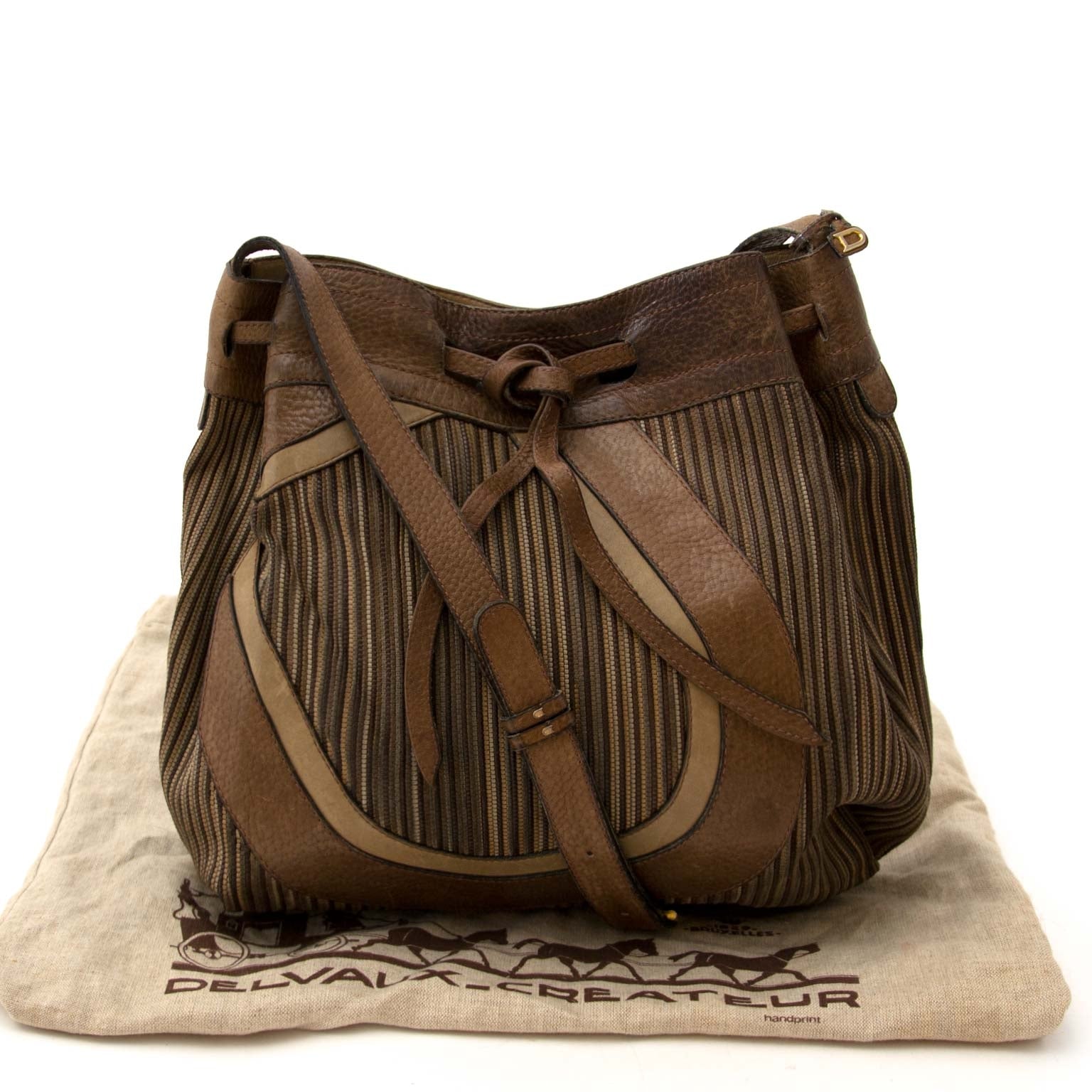 Achète des sacs authéntiques de Delvaux à Labellov vintage fashion webshop