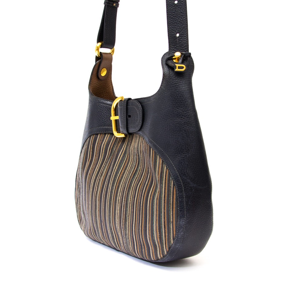 Authentic vintage delvaux toile de cuir cross body bag for the right price at labellov, Antwerp, worldwide shipping.
