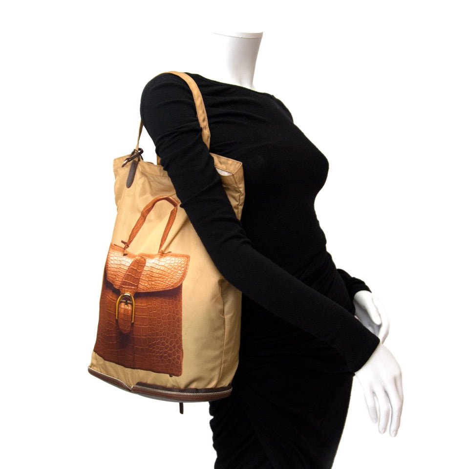 Buy vintage Delvaux bags for the best price at Labellov webshop. Safe and secure online shopping with 100% authenticity. Acheter vintage Delvaux sac à main pour le meilleur prix.