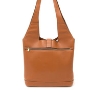 Second hand Delvaux camel trotteur shoulder bag for the best price at Labellov webshop. Safe and secure online shopping with 100% authenticity. Seconde main Delvaux camel trotteur sac à epaule pour le meilleur prix.
