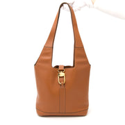 Vintage Delvaux camel trotteur shoulder bag for the best price at Labellov webshop. Safe and secure online shopping with 100% authenticity. Vintage Delvaux camel trotteur sac à epaule pour le meilleur prix.