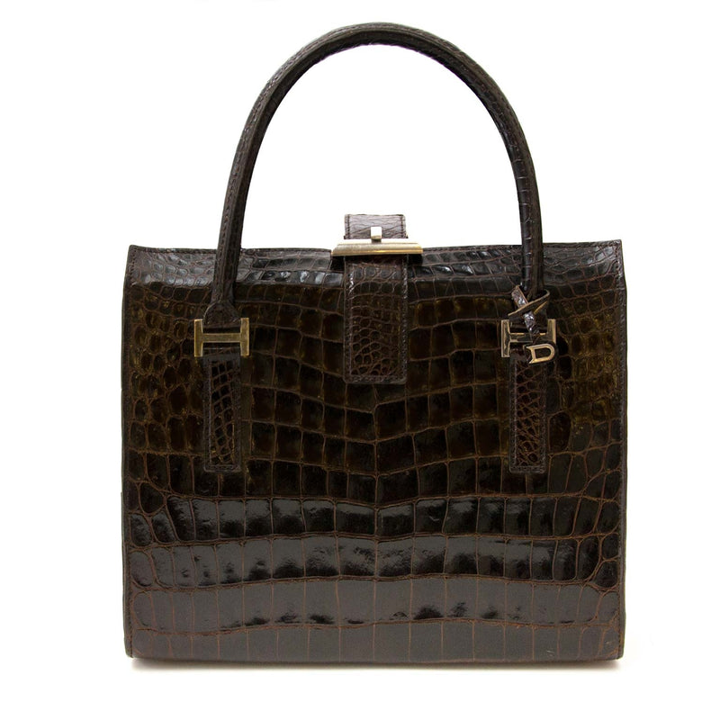 Vintage croco Delvaux in brown leather for a good price at the Labellov webshop.