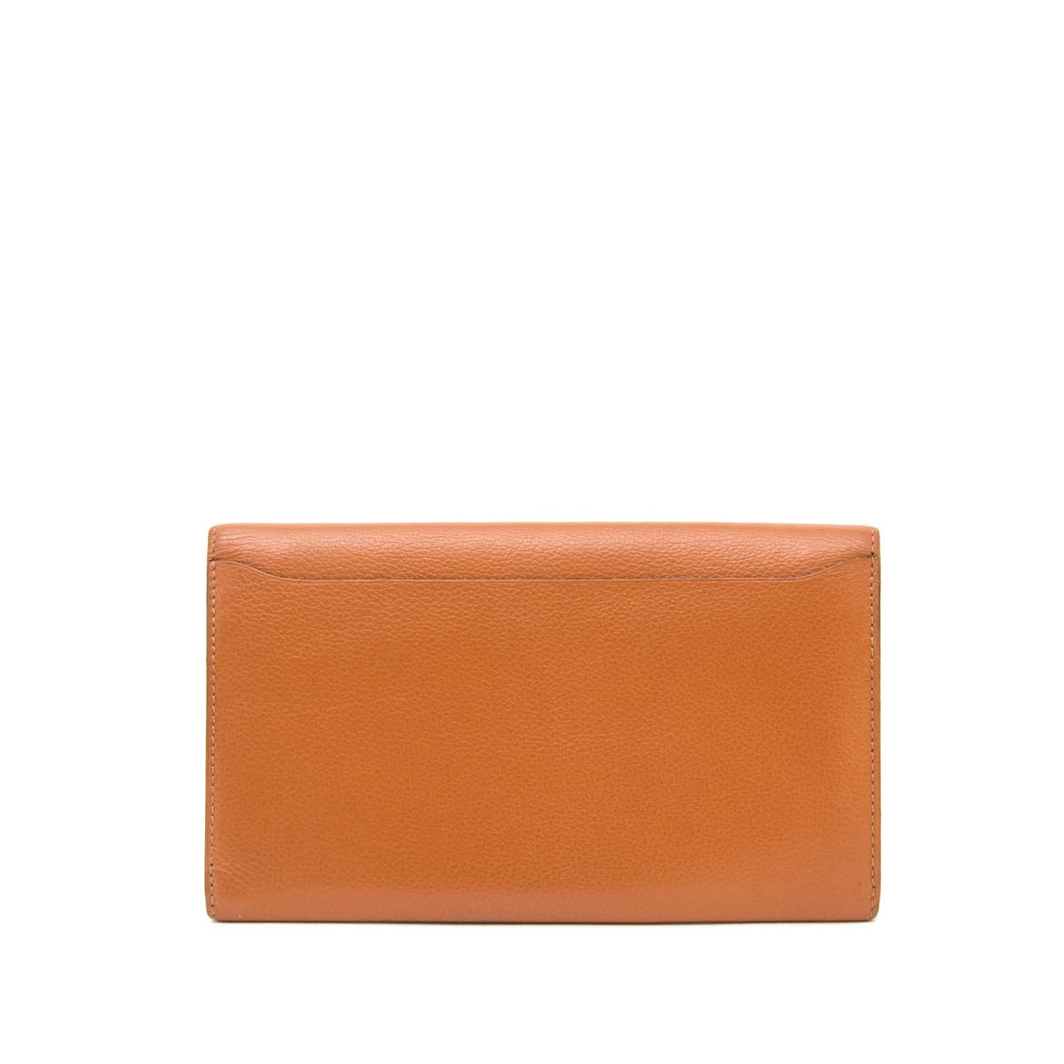 Vintage Delvaux wallet for the best price at Labellov webshop. Safe and secure online shopping with 100% authenticity. Vintage Delvaux porte monnaie pour le meilleur prix