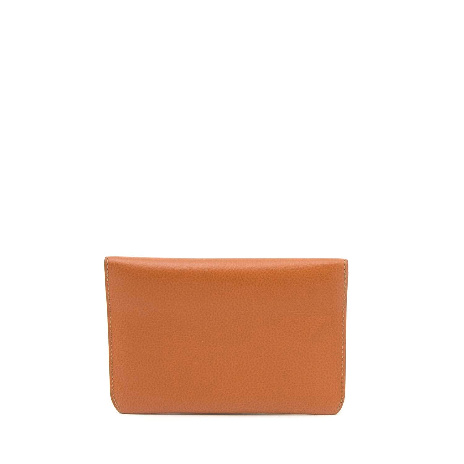 Vintage Delvaux wallet for the best price at Labellov webshop. Safe and secure online shopping with 100% authenticity. Vintage Delvaux porte monnaie pour le meilleur prix.