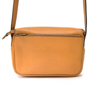 Authentieke Vintage Delvaux oker cross body tas voor juiste prijs bij LabelLOV vintage webshop. second hand vintage Vintage delvaux ocher yellow cross body. Veilig online winkelen. Luxe, vintage, mode. Antwerpen, België.