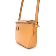 Buy vintage delvaux ocher cross body bag at the right price at LabelLOV vintage webshop. Luxe, vintage, fashion. Safe and secure online shopping. Antwerp, Belgium.