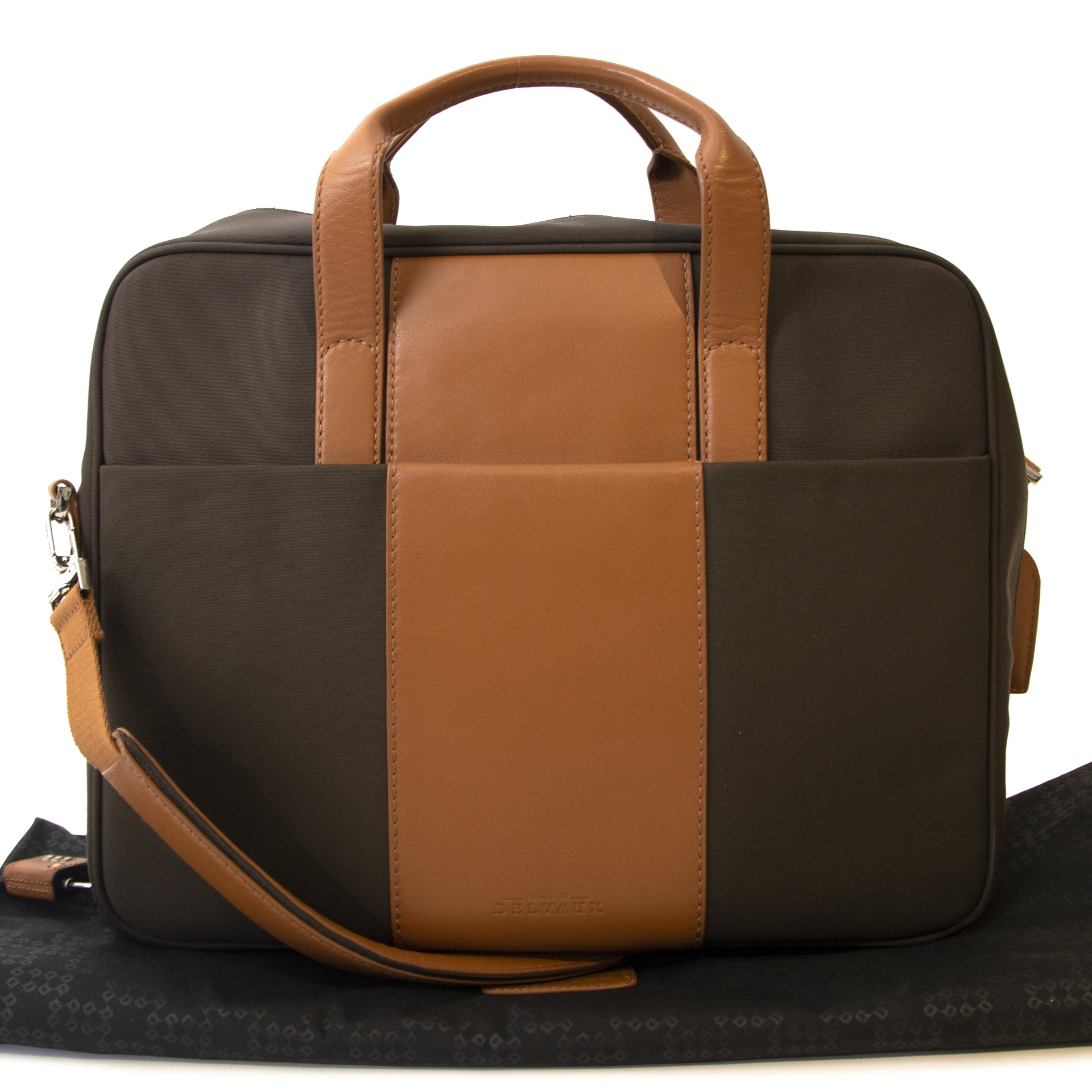 Delvaux Brown Airess Briefcase Canvas Buy authentic secondhand Delvaux Airess briefcase canvas at the right price at Labellov safe and secure online shopping. Koop authentieke tweedehands Delvaux Airess briefcase canvas voor de juiste prijs bij Labellov