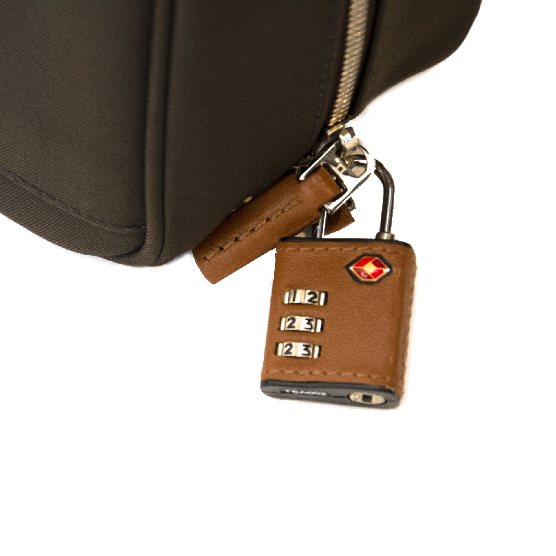 Delvaux Brown Airess Briefcase Canvas Buy authentic secondhand Delvaux Airess briefcase canvas at the right price at Labellov safe and secure online shopping. Koop authentieke tweedehands Delvaux Airess briefcase canvas voor de juiste prijs bij Labellov