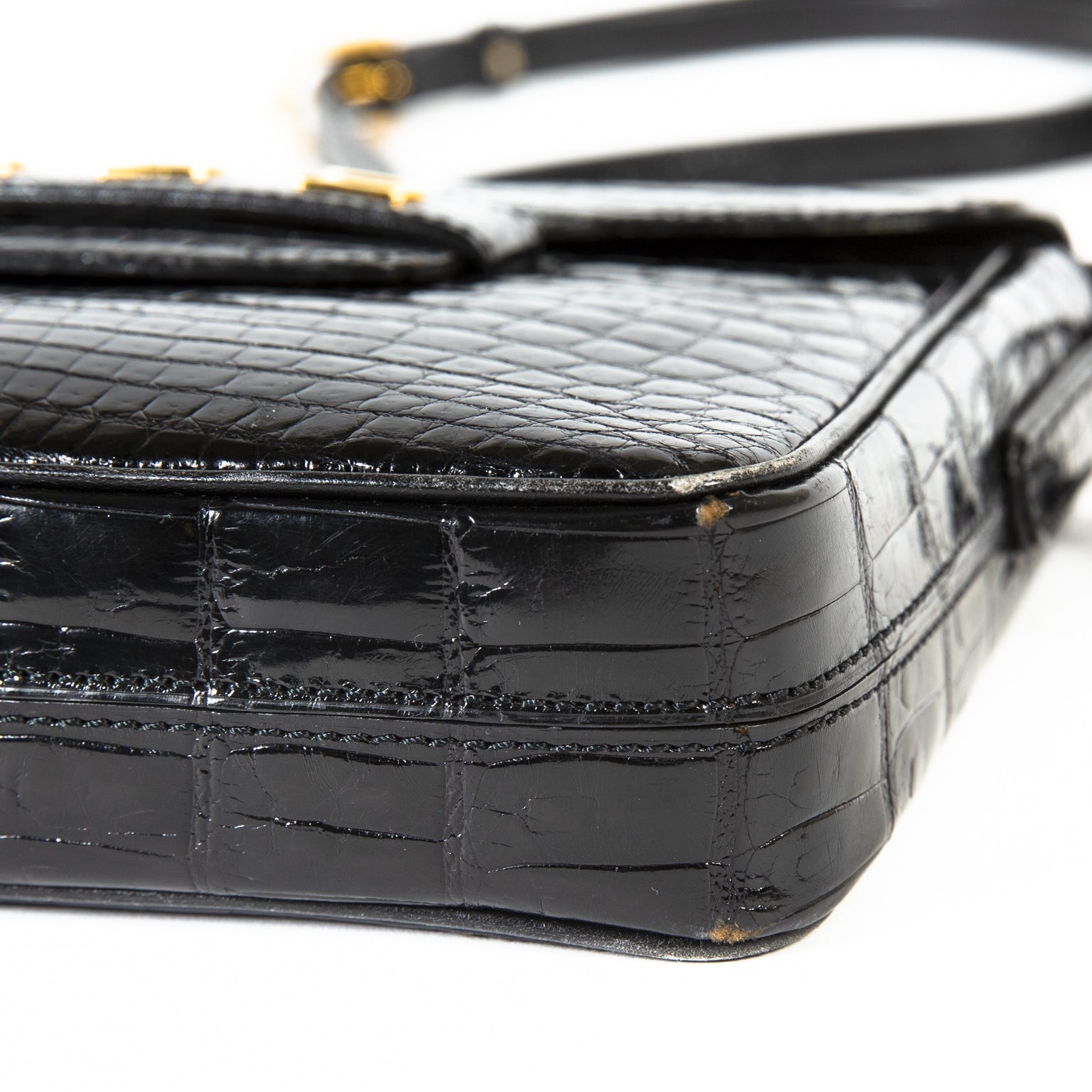 Delvaux Black Croco D Cross Body Bag te koop bij Labellov tweedehands designer handtassen aan de beste prijs
