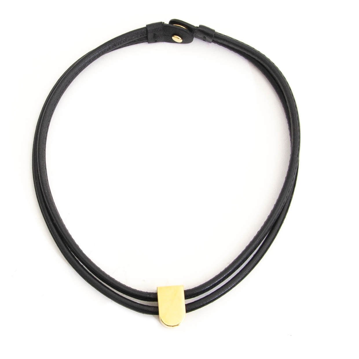 op zoek naar een Delvaux Black Leather Gold D ketting ? Nu te koop bij labellov.com aan de beste prijs