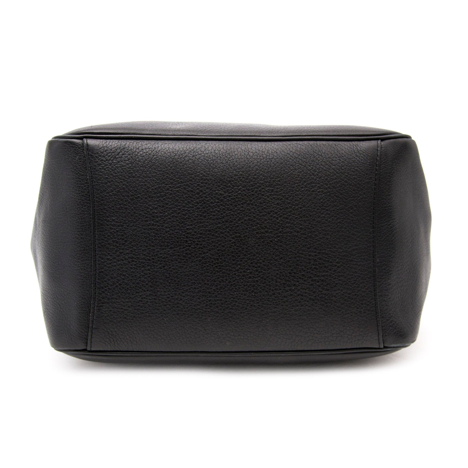 Looking for a Delvaux handbag? Buy yours for the best price online at Labellov.
