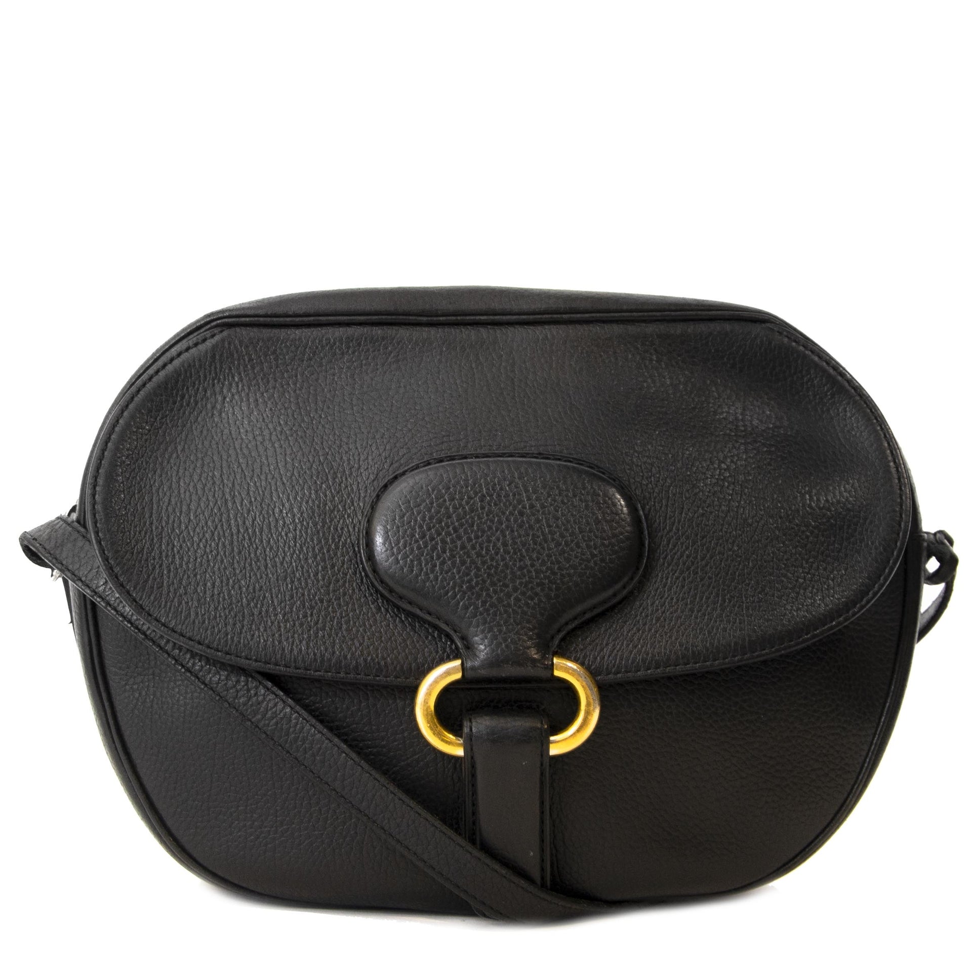 Buy authentic Delvaux bag at the right price at Labellov designer vintage.