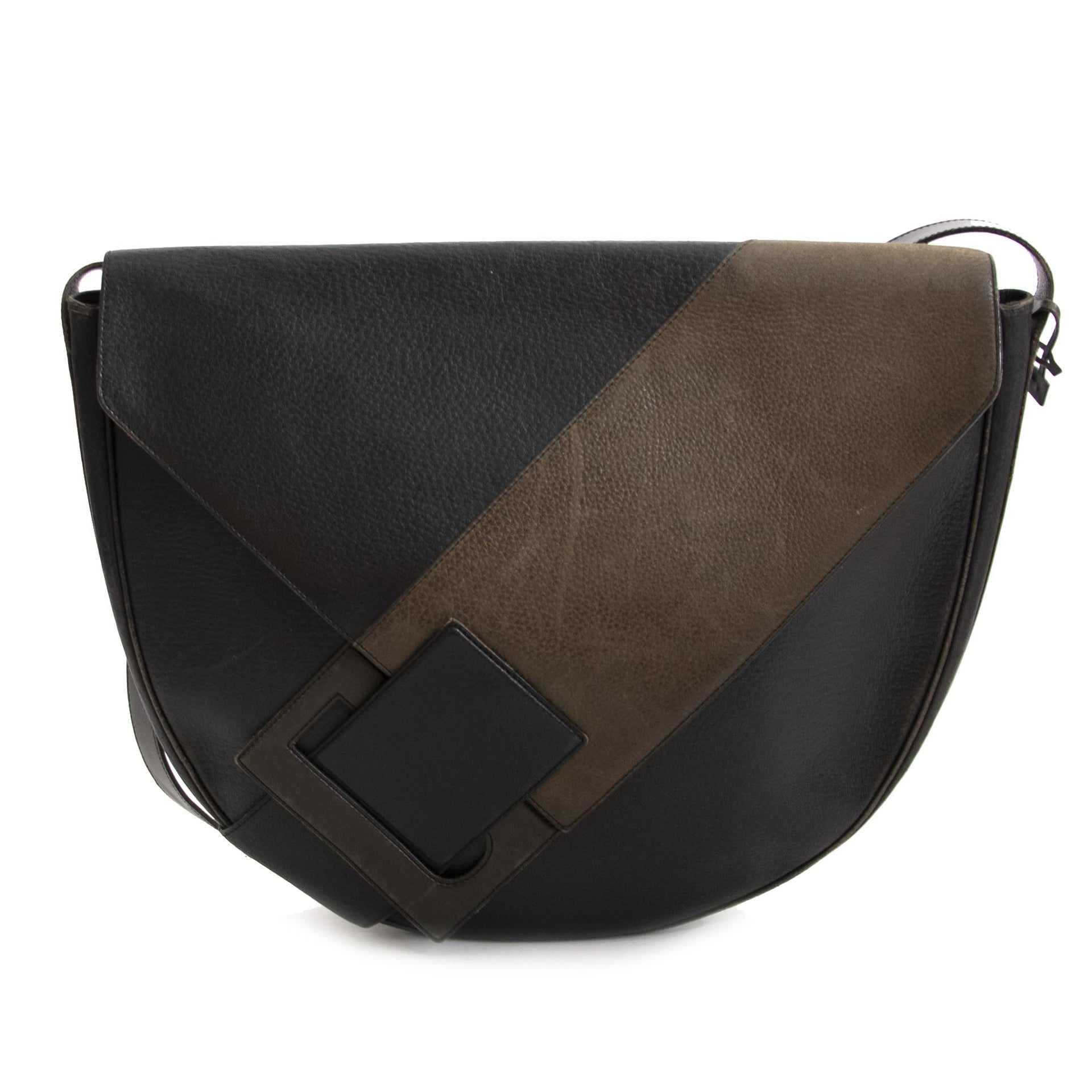 Delvaux Black Crossbody Bag For the best price at LabelLov. Pour le meilleur prix à LabelLOV. Voor de beste prijs bij LabelLOV.