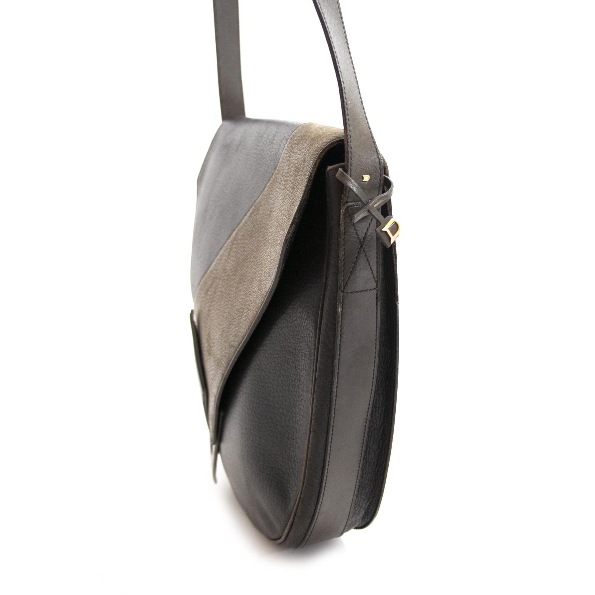 Delvaux Black Crossbody Bag For the best price at LabelLov. Pour le meilleur prix à LabelLOV. Voor de beste prijs bij LabelLOV.