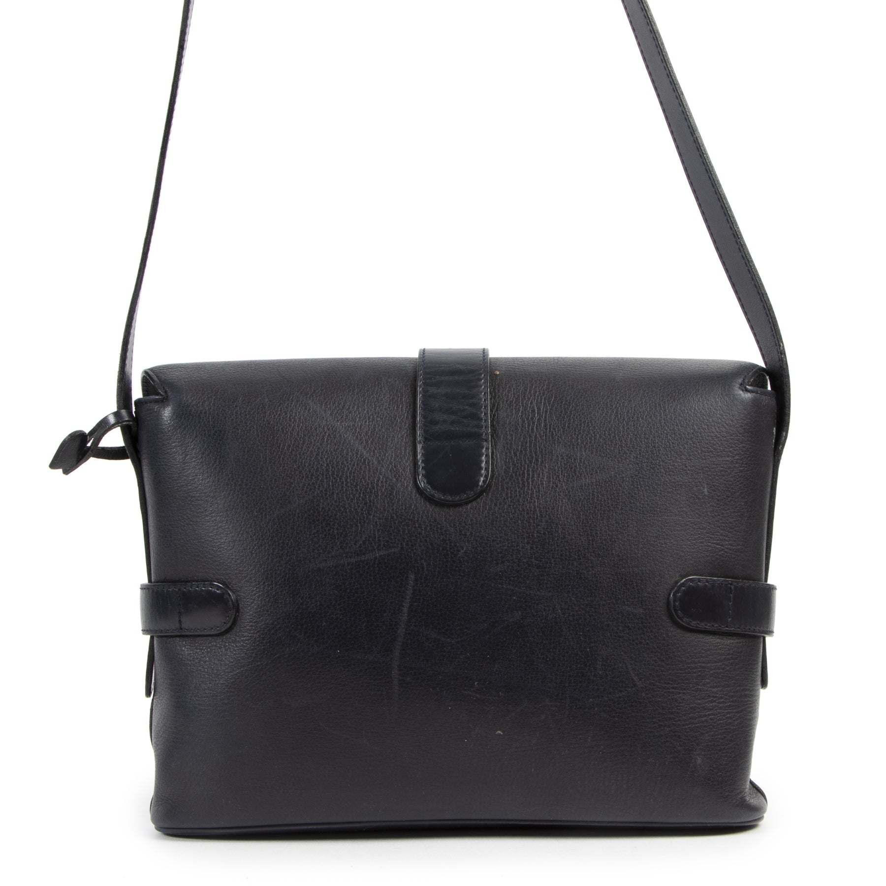 Buy this authentic second-hand vintage Delvaux Blue Crossbody Bag at online webshop LabelLOV. Safe and secure shopping. Koop deze authentieke tweedehands vintage Delvaux Blue Crossbody Bag bij online webshop LabelLOV.