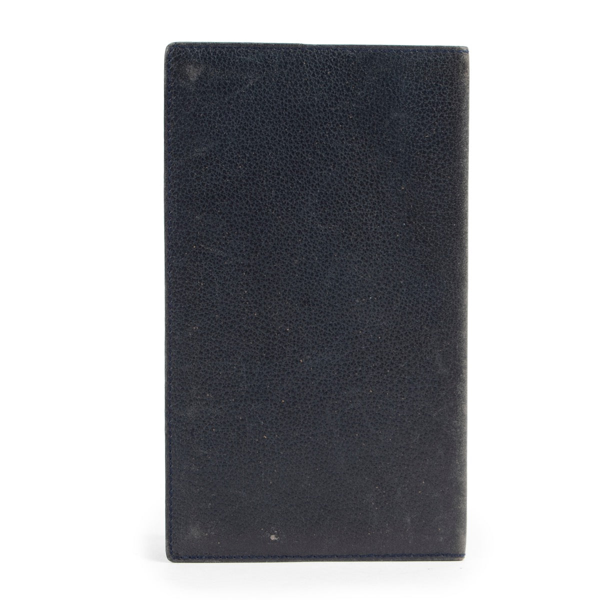 Achetez en ligne en toute sécurité un authentique chéquier bleu Delvaux au bon prix.
