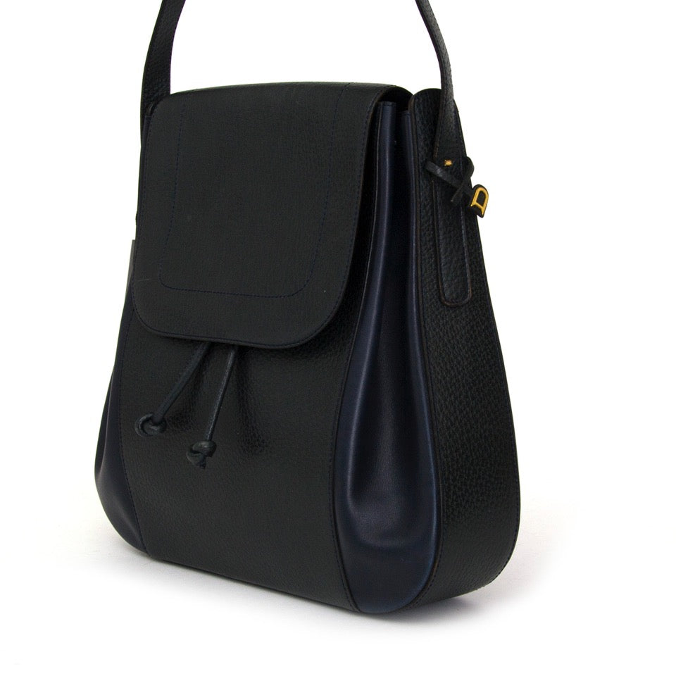 Buy Delvaux Dark Blue/Green shouler bag in leather at the right price at LabelLOV vintage webshop. Luxe, vintage, fashion. Safe and secure online shopping. Antwerp, Belgium.