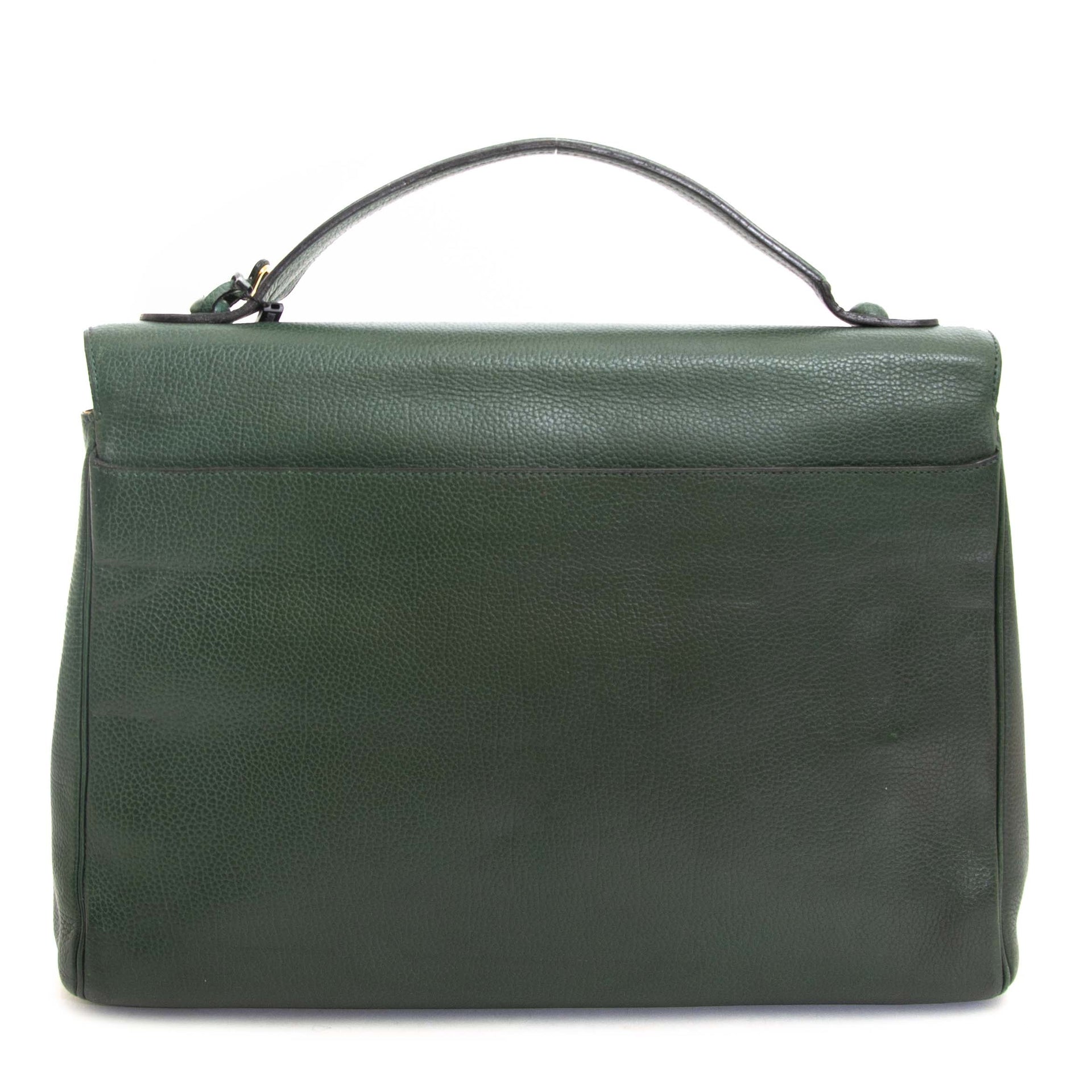 Koop uw authentieke designer handtassen en accessoires van merken zoals Delvaux bij Labellov tweedehands luxe