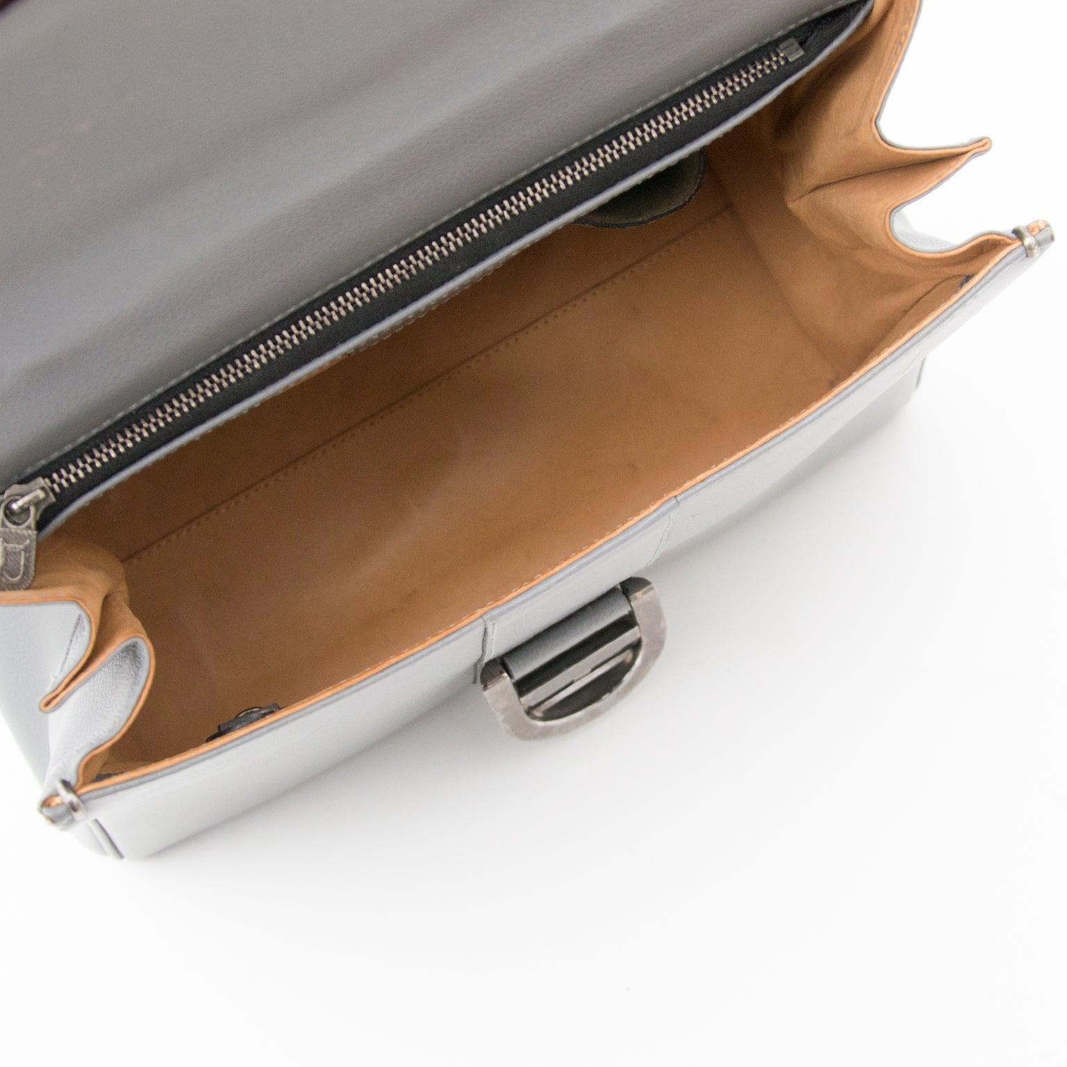 Acheter secur en ligne votre sac a mains Delvaux Brillant en cuir grus pour le meilleur prix avec Labellov.