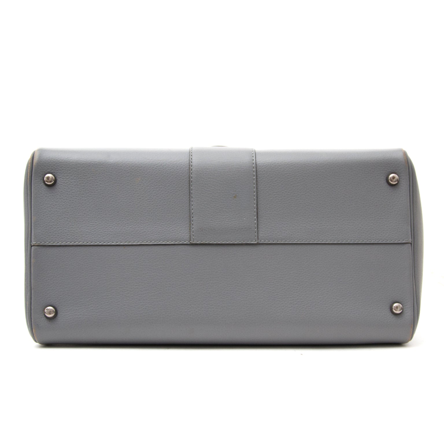 Buy Delvaux handbags with worldwide shipping and 100% authenticity online with Labellov.