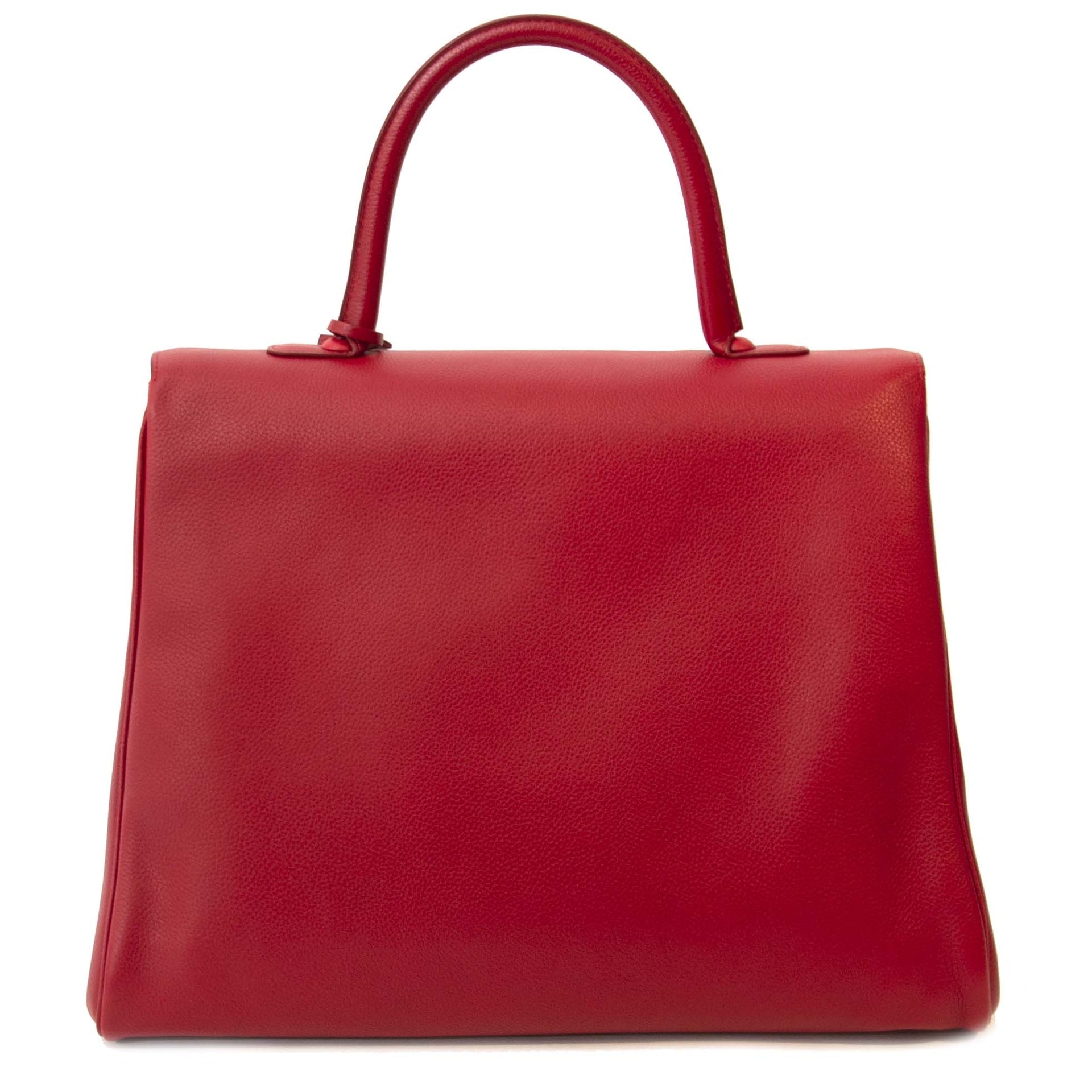 Delvaux GM Brillant Red 'Buy authentic secondhand Delvaux GM Brillant at the right price at LabelLOV, safe and secure online shopping. Koop authentieke tweedehands Delvaux GM Brillant aan de juiste prijs bij LabelLOV.'