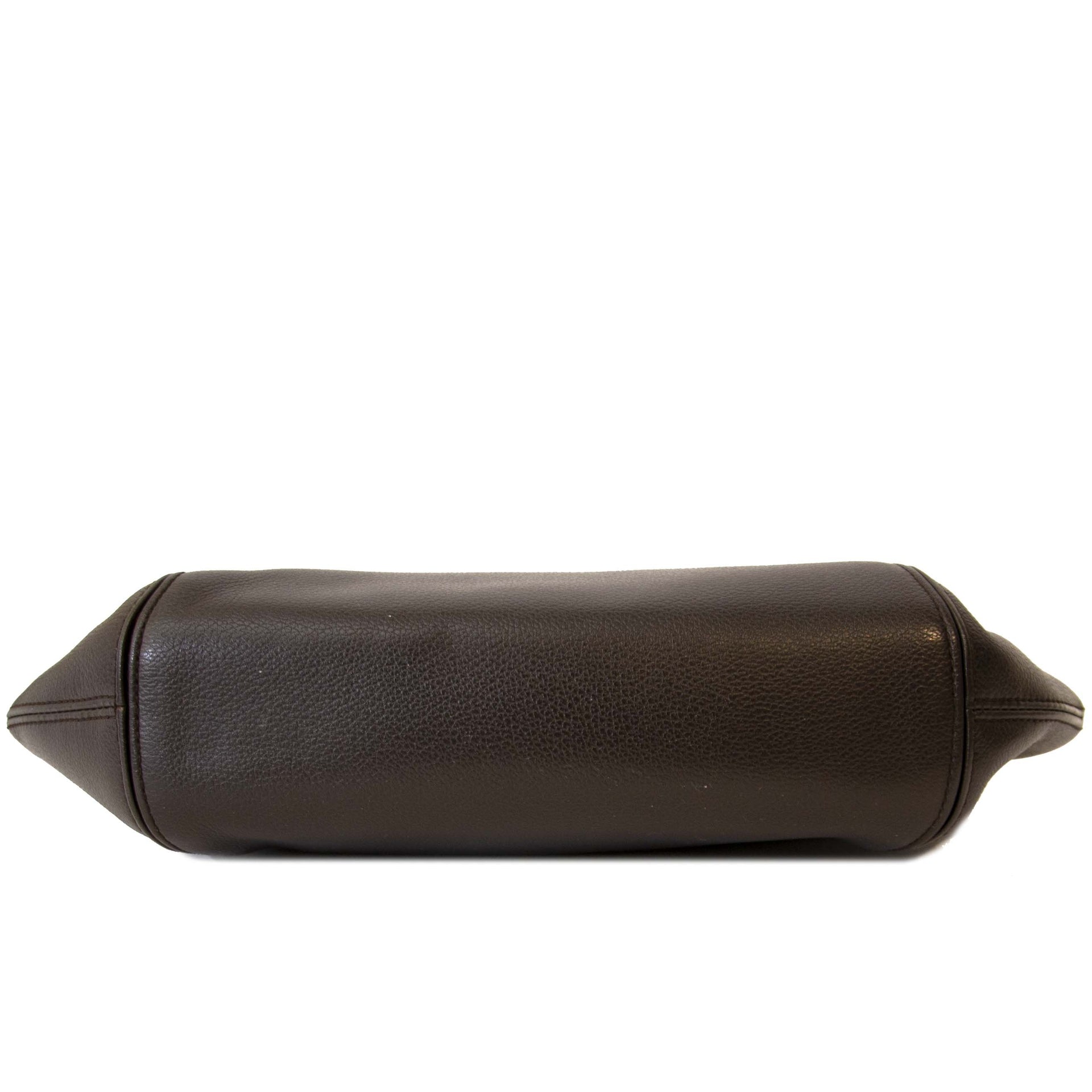 Buy a preloved Delvaux bag at the right price at LabelLOV vintage webshop.