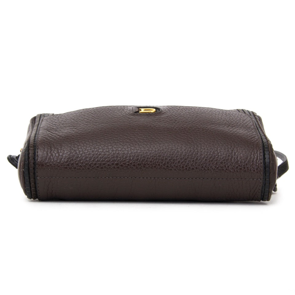 Buy Delvaux Brown Black Toile de cuir cross body bag woven pattern at the right price at LabelLOV vintage webshop. Luxe, vintage, fashion. Safe and secure online shopping. Antwerp, Belgium.