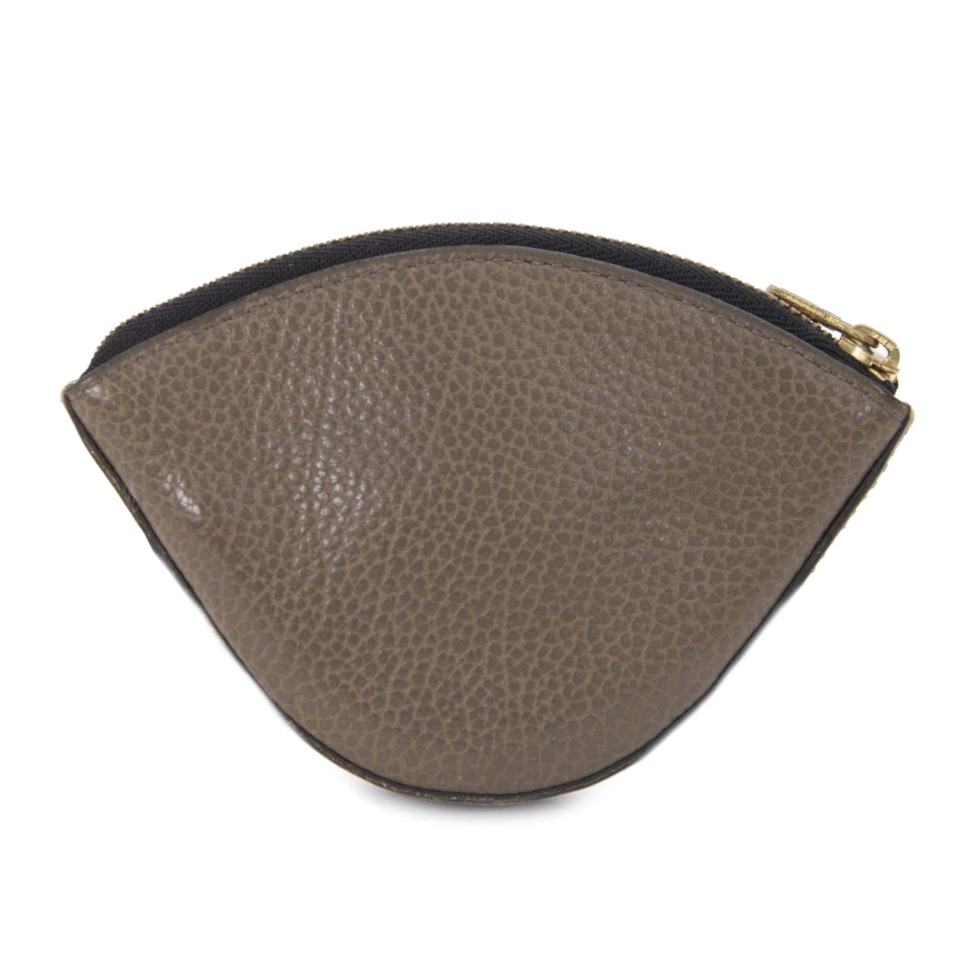 Koop uw authentieke Delvaux Taupe Small Coin Purse aan de beste prijs bij Labellov