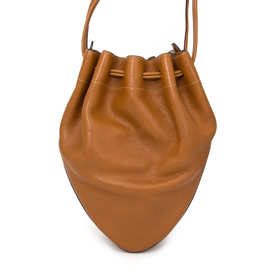 Buy Delvaux Cognac Tabarin MM Shoulder Bag at the right price at LabelLOV vintage webshop. Luxe, vintage, fashion. Safe and secure online shopping. Antwerp, Belgium.