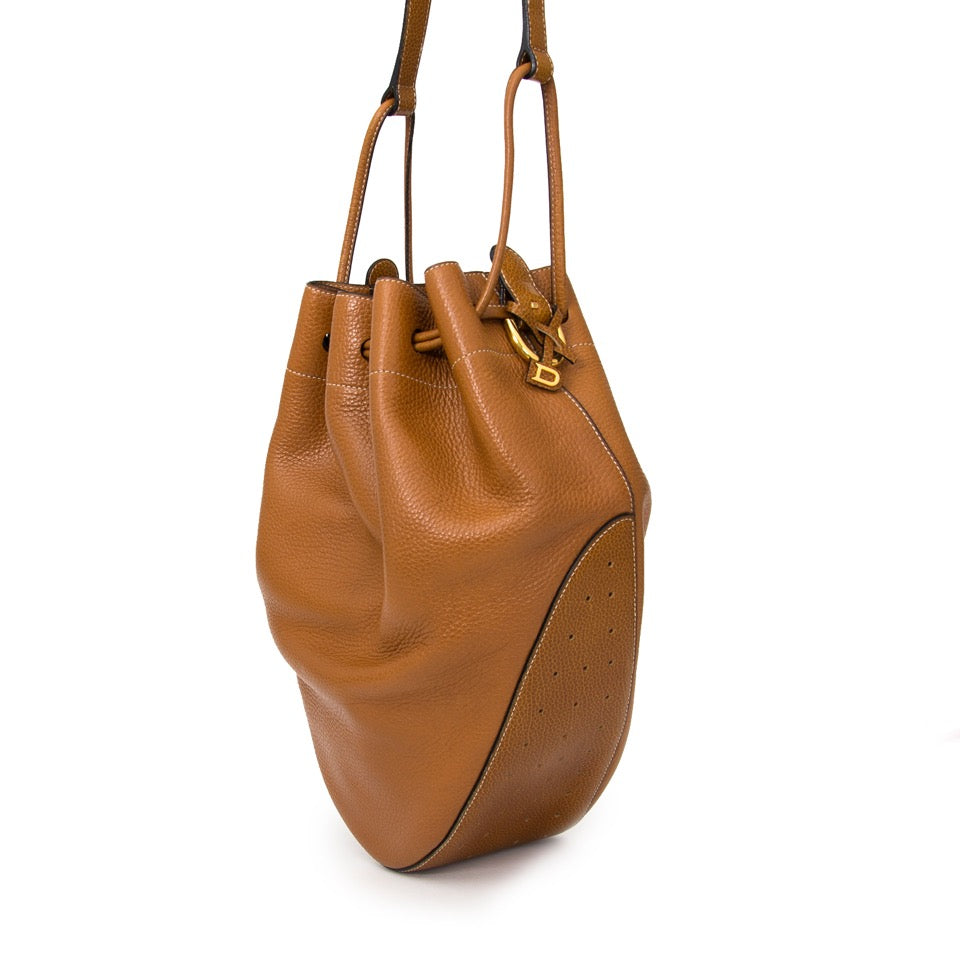 Authentieke Delvaux cognac tabarin mm handtas voor de juiste prijs bij LabelLOV vintage webshop. Delvaux cognac tabarin mm shoulder bag. Veilig online winkelen. Luxe, vintage, mode. Antwerpen, België.