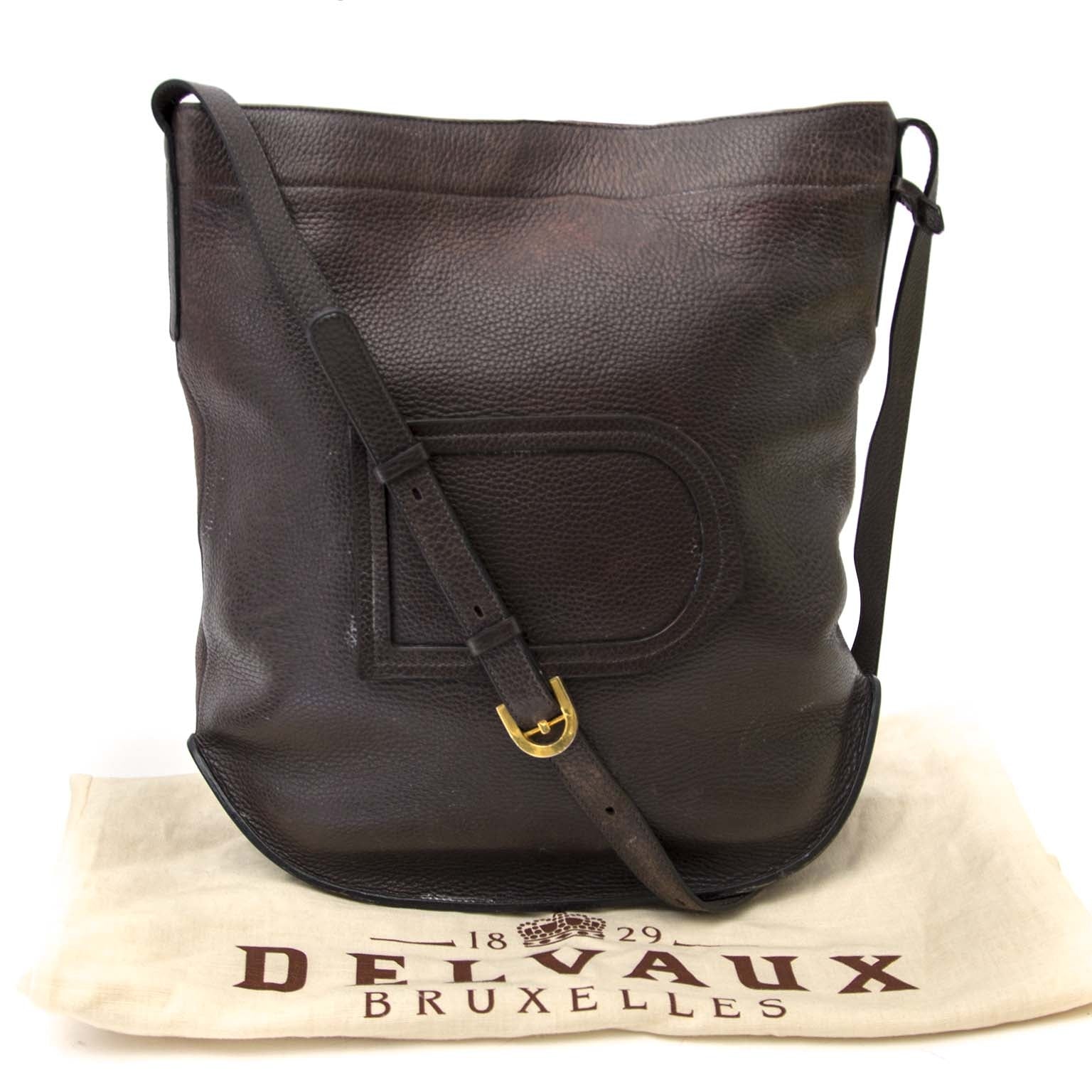 Delvaux Chocolate 'Le Pin' Hobo Bag Buy authentic designer Delvaux secondhand bags at Labellov at the best price. Safe and secure shopping. Koop tweedehands authentieke Delvaux tassen bij designer webwinkel labellov.