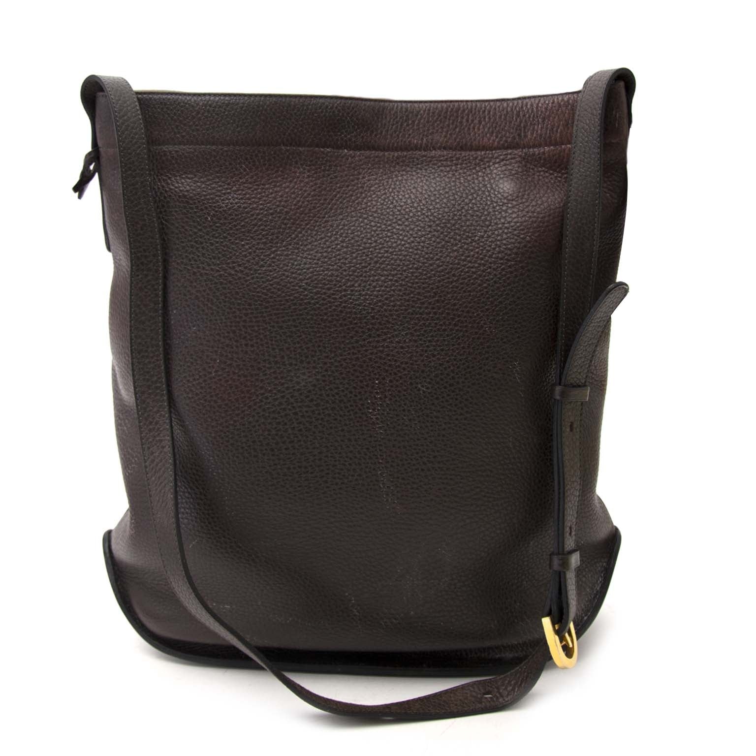 Delvaux Chocolate 'Le Pin' Hobo Bag Buy authentic designer Delvaux secondhand bags at Labellov at the best price. Safe and secure shopping. Koop tweedehands authentieke Delvaux tassen bij designer webwinkel labellov.