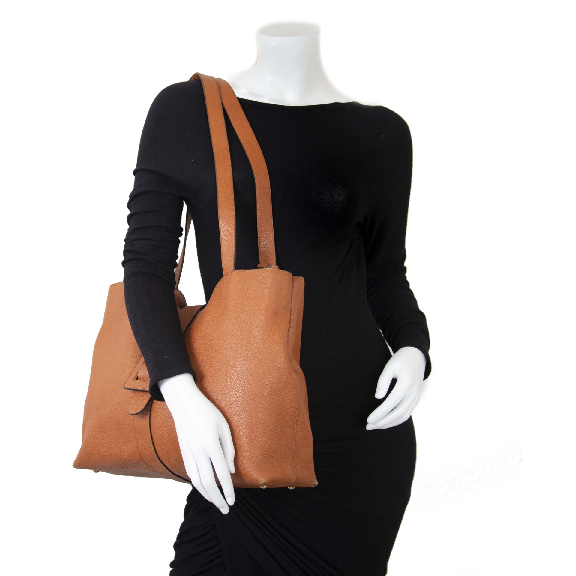 Delvaux Cognac Leather Shopper now for sale at labellov vintage fashion webshop belgium