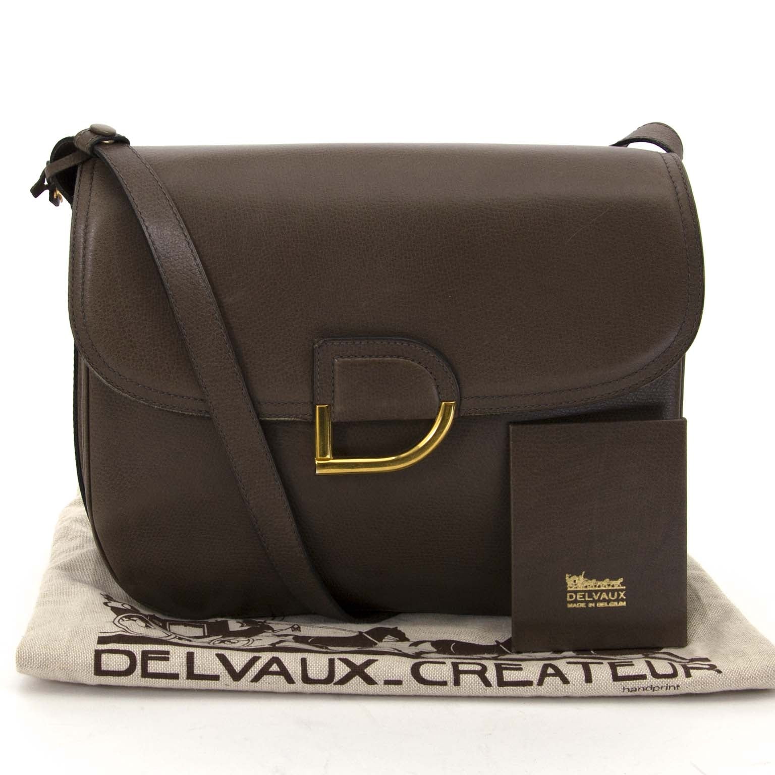 achetez Delvaux Taupe Leather Crossbody Bag et payez secure on ligne