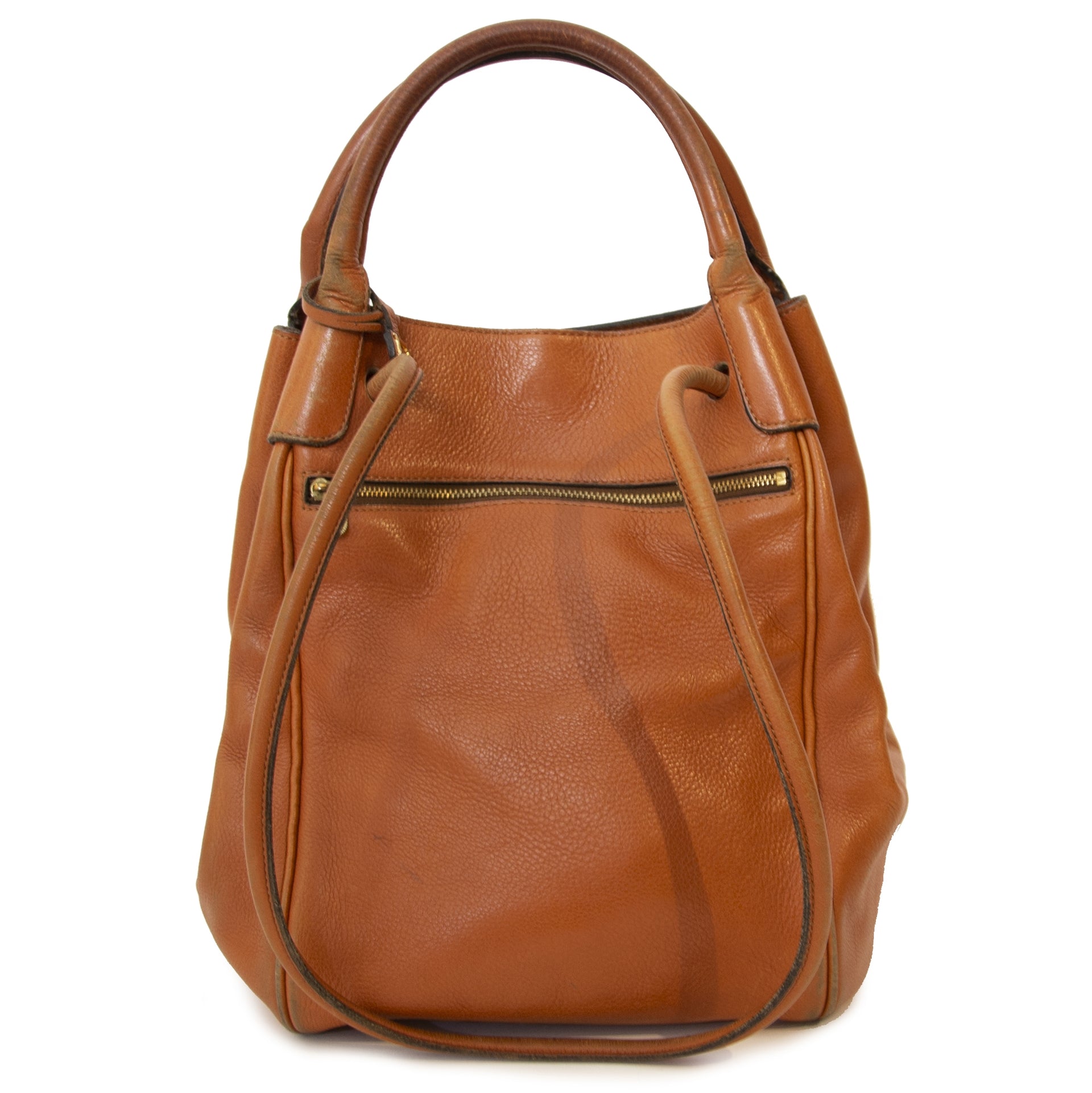 Delvaux Equivoque Camel Leather Bag. Buy authentic secondhand Delvaux bags at Labellov vintage webshop for the lowest price. Koop authentieke tweedehands Delvaux tassen bij Labellov vintage webshop aan de laagste prijs.