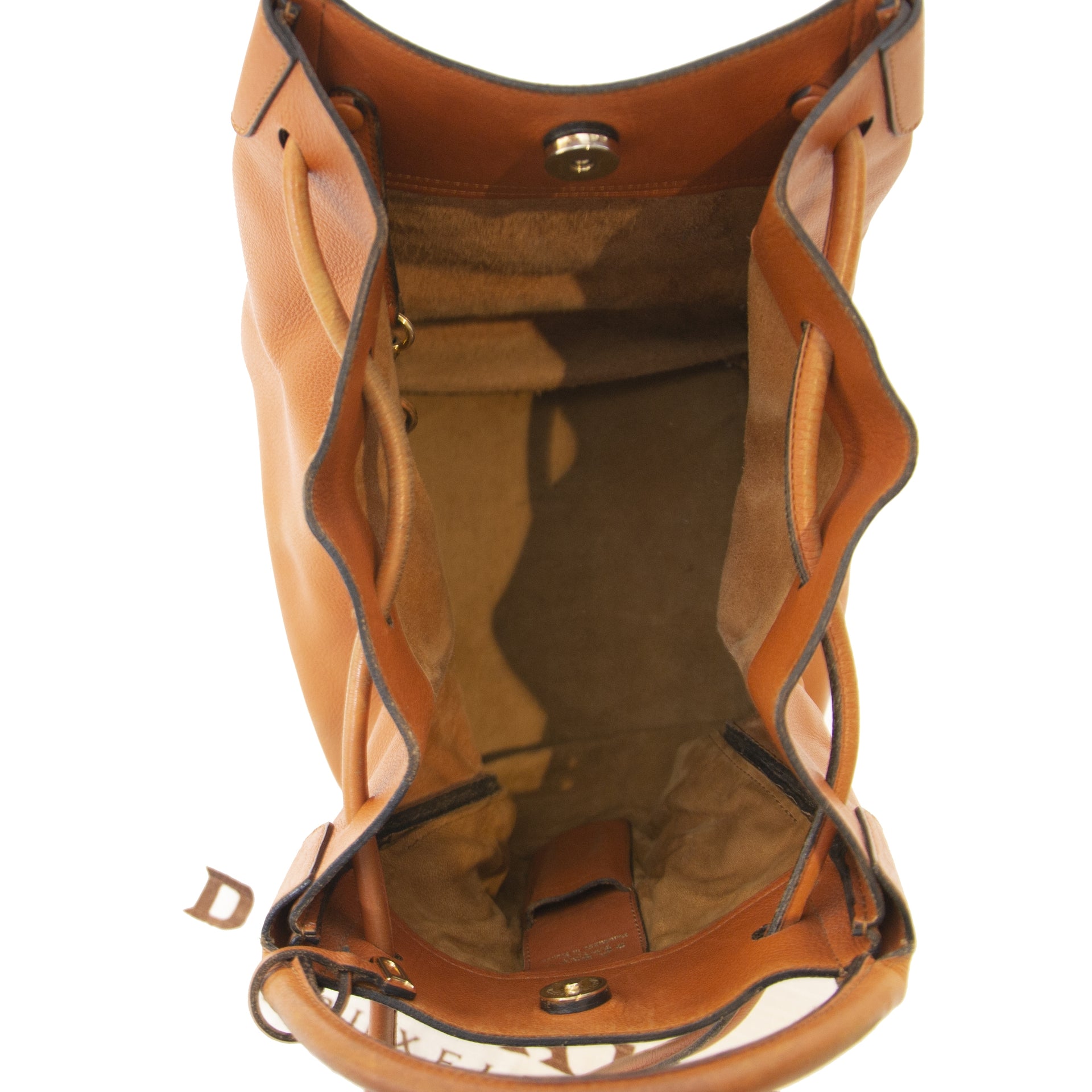 Delvaux Equivoque Camel Leather Bag. Buy authentic secondhand Delvaux bags at Labellov vintage webshop for the lowest price. Koop authentieke tweedehands Delvaux tassen bij Labellov vintage webshop aan de laagste prijs.