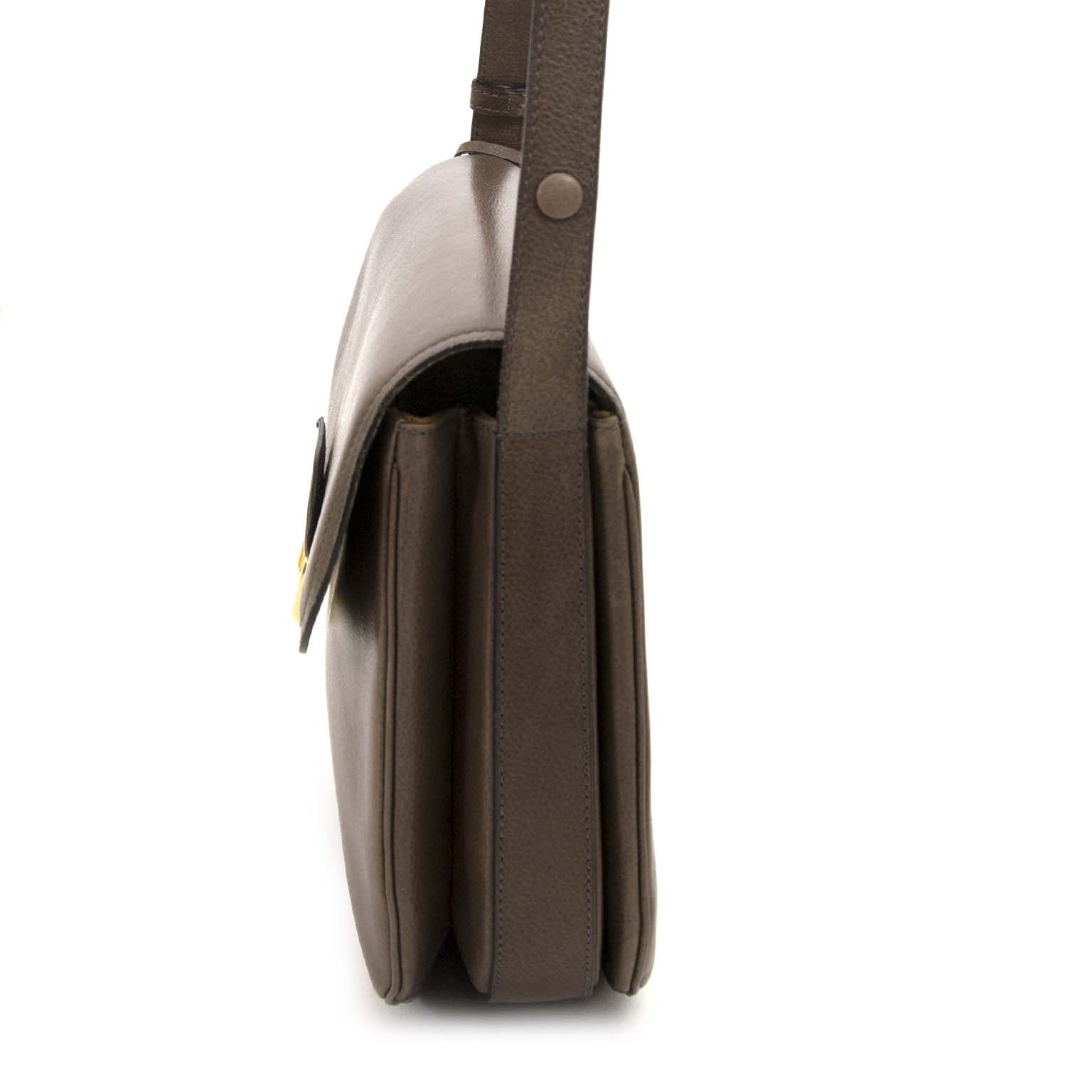 achetez Delvaux Taupe Leather Crossbody Bag chez labellov pour le meilleur prix