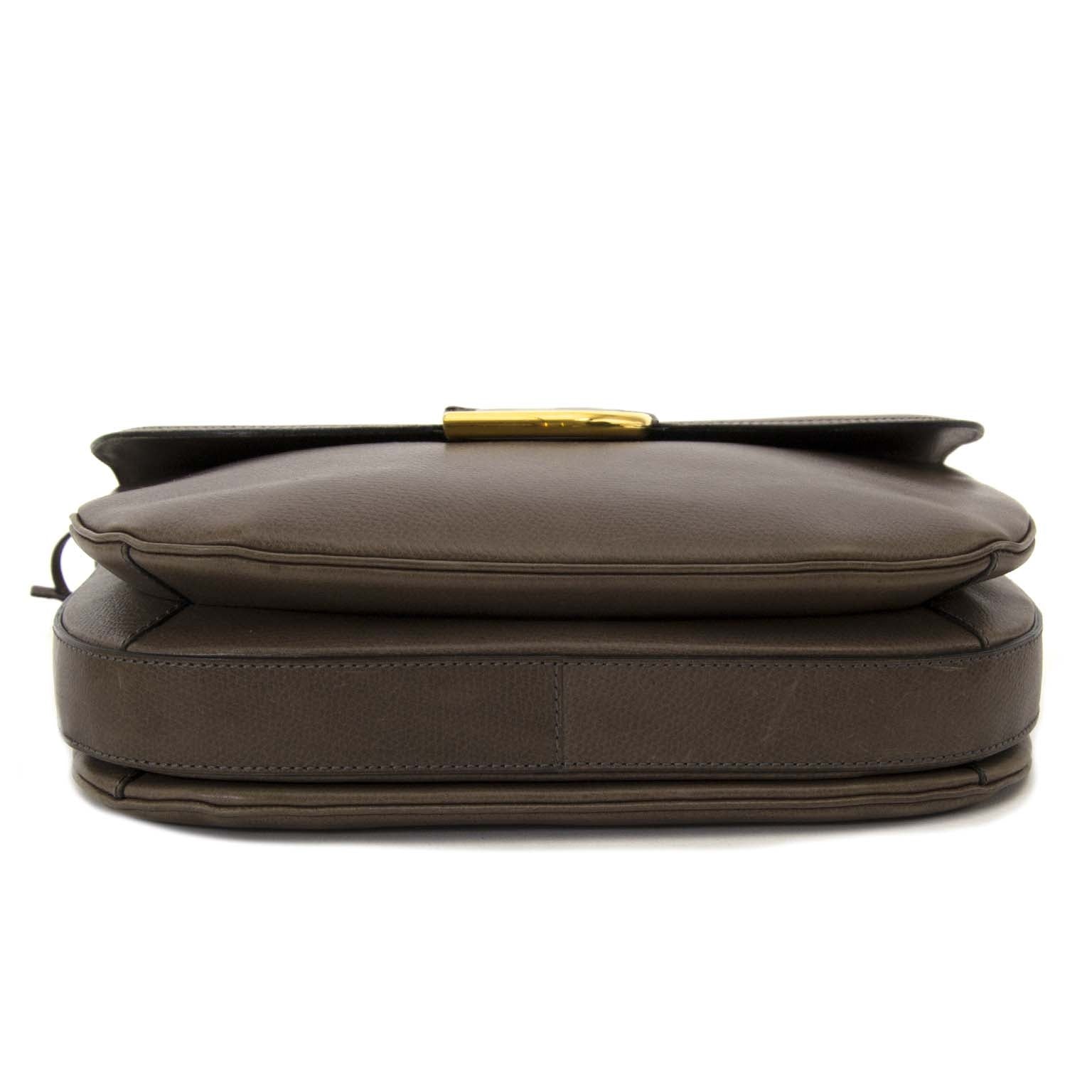 koop Delvaux Taupe Leather Crossbody Bag en betaal veilig online
