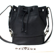 Worldwide shipping and 100% authenticity at consignment webshop Labellov
