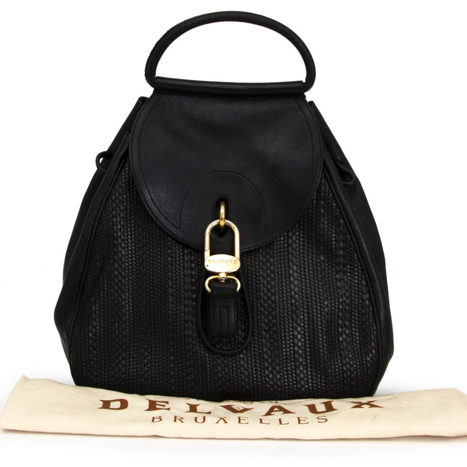 Authentieke Delvaux zwarte cerceau toile de cuir rugzak voor de juiste prijs bij LabelLOV vintage webshop. Delvaux Black cerceau toile de cuir backpack. Veilig online winkelen. Luxe, vintage, mode. Antwerpen, België.