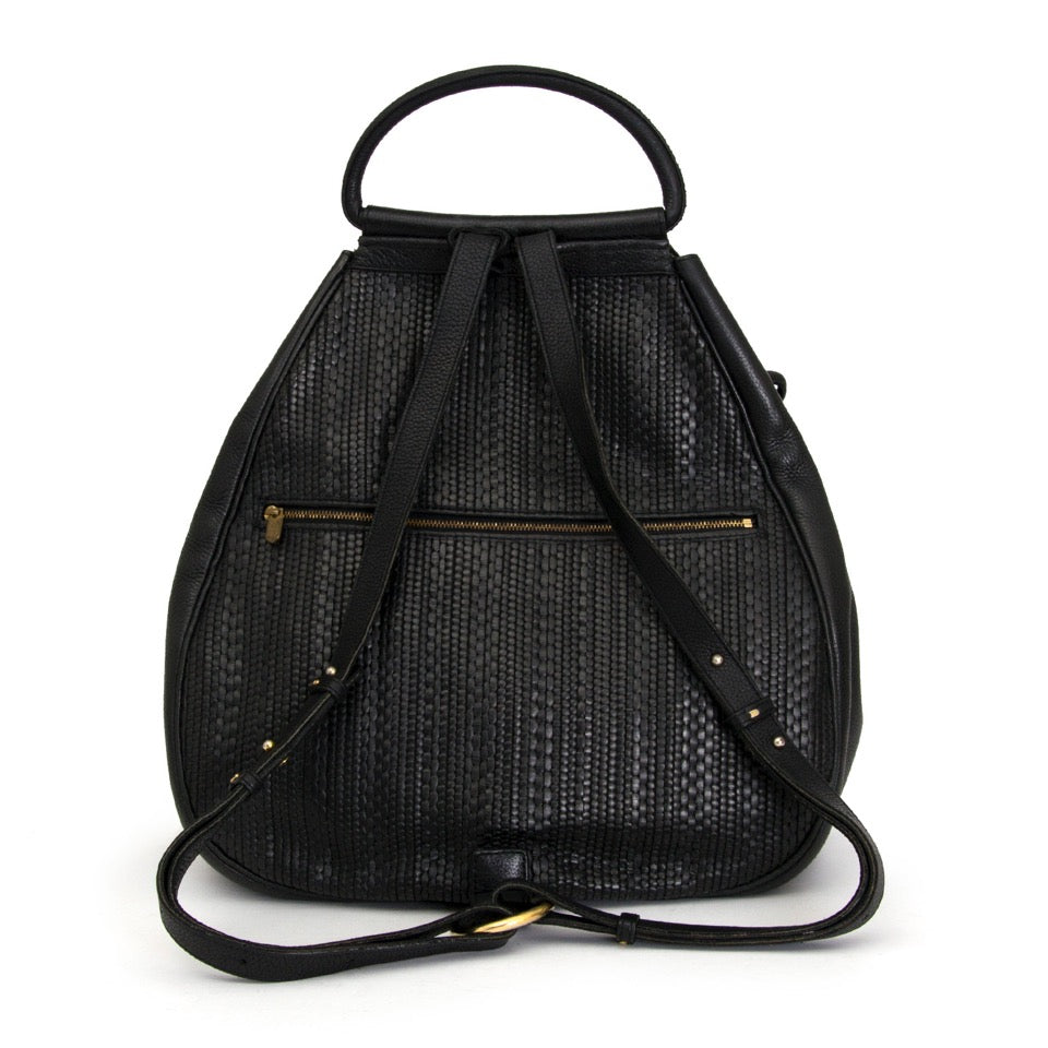 Authentieke Delvaux zwarte cerceau toile de cuir rugzak voor de juiste prijs bij LabelLOV vintage webshop. Delvaux Black cerceau toile de cuir backpack. Veilig online winkelen. Luxe, vintage, mode. Antwerpen, België.