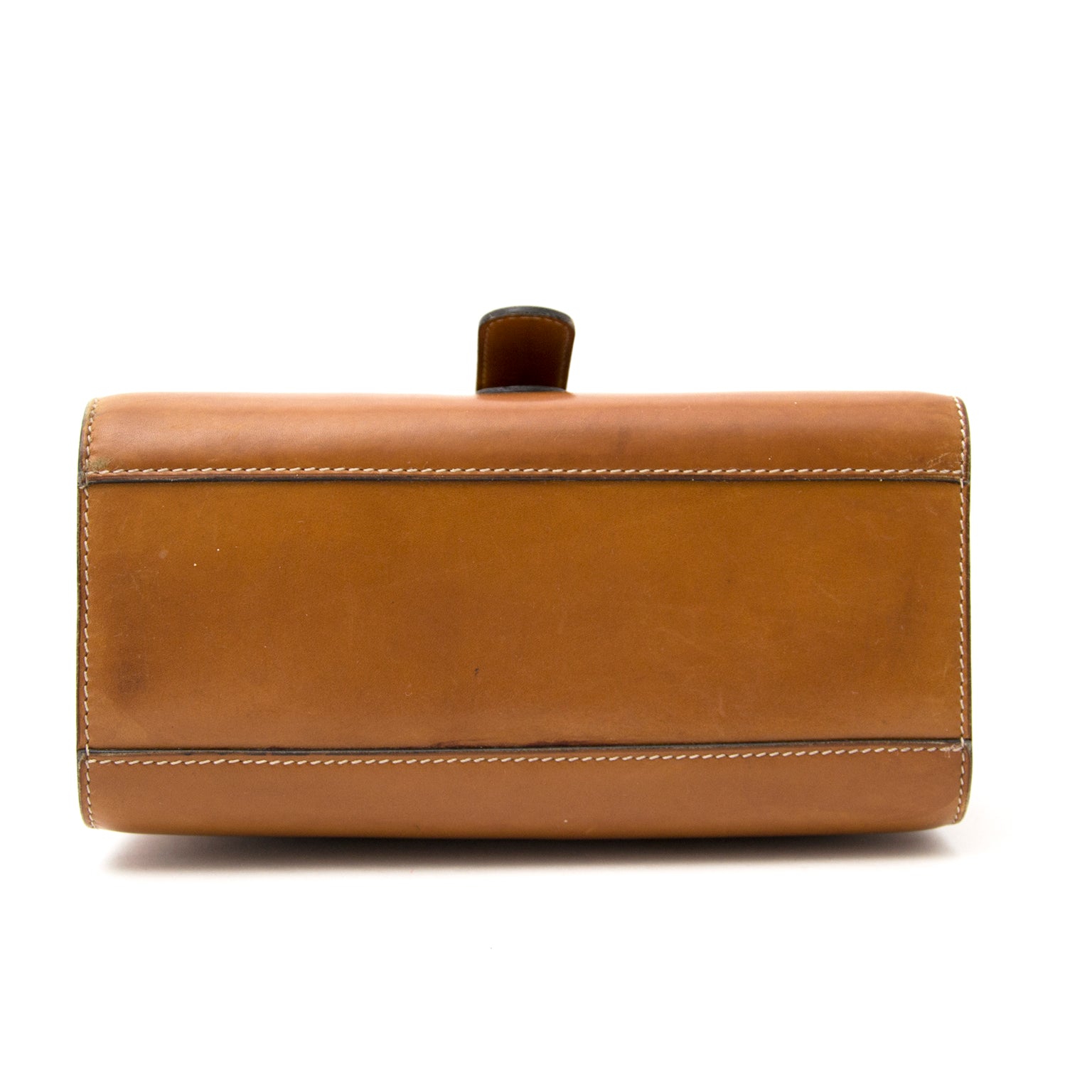 Are you looking for a secondhand designer handbag? We buy and sell your designer bags for the best rates such as Delvaux Brillant Shoulder Bags