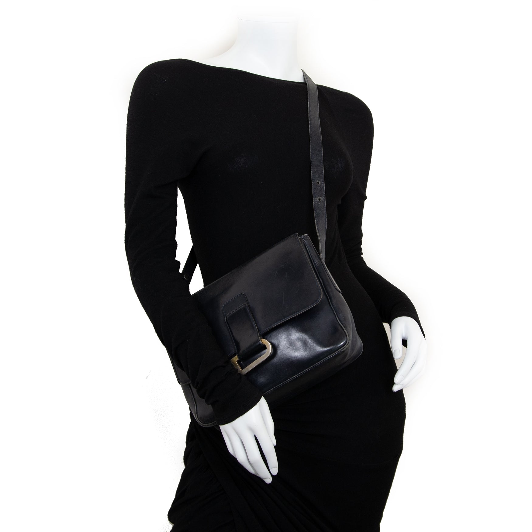delvaux dark blue leather shoulder bag now for sale at labellov vintage fashion webshop belgium