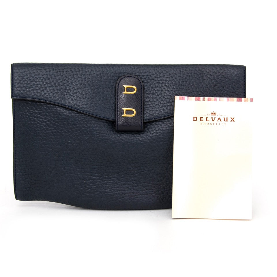 Buy Delvaux Dark Blue Clutch at the right price at LabelLOV vintage webshop. Luxe, vintage, fashion. Safe and secure online shopping. Antwerp, Belgium.