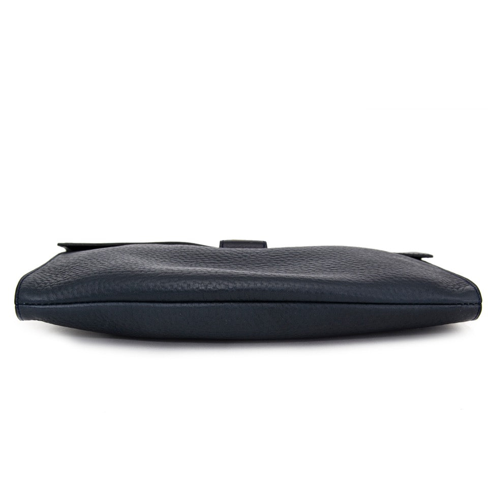 Buy Delvaux Dark Blue Clutch at the right price at LabelLOV vintage webshop. Luxe, vintage, fashion. Safe and secure online shopping. Antwerp, Belgium.