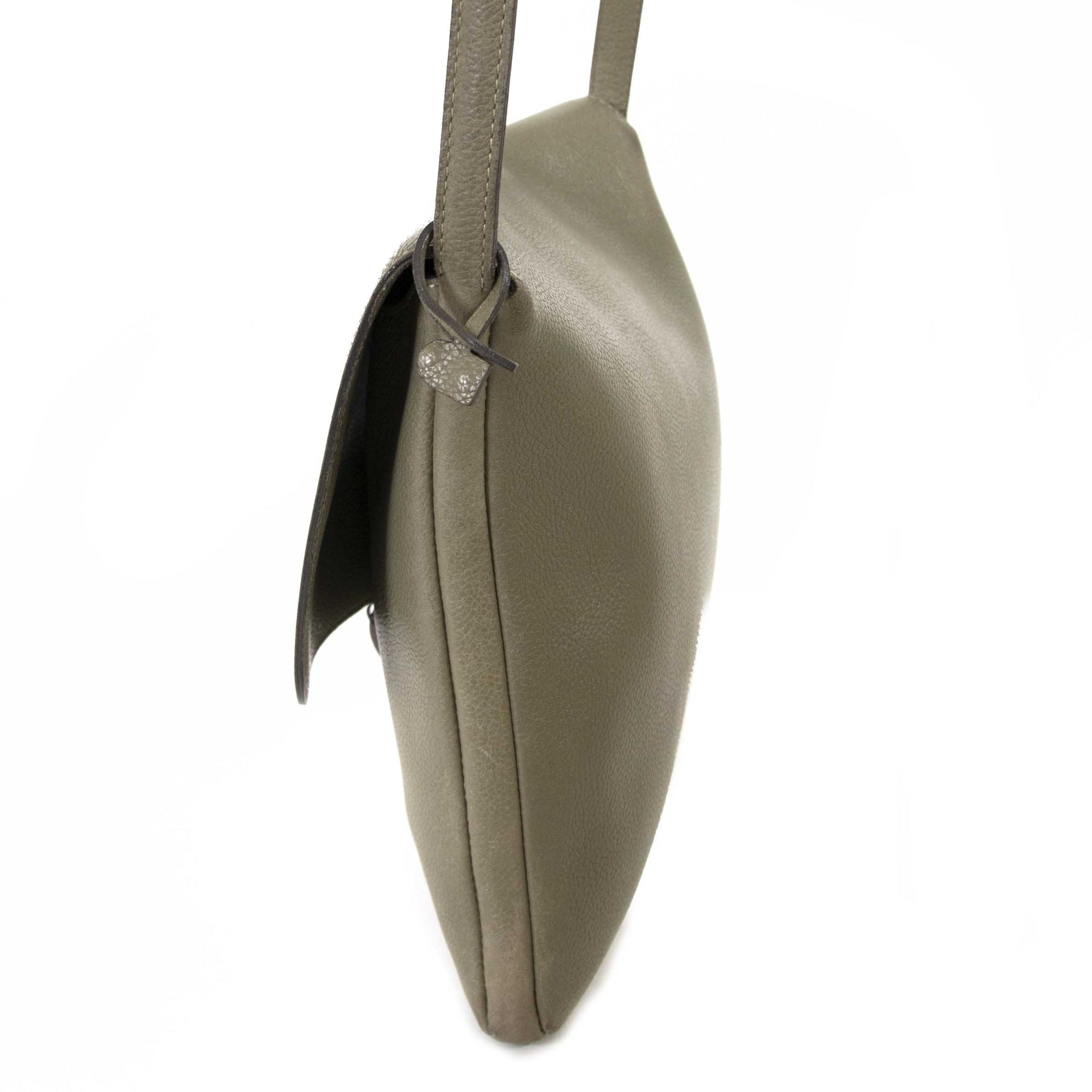 Delvaux Olive Green Trotteur Crossbody Bag nu te koop bij labellov vintage mode webshop belgië
